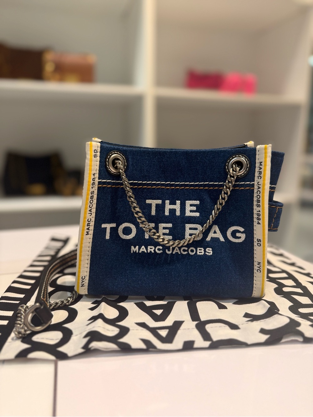 NWT Marc Jacobs The Denim Chain Crossbody Tote Bag - dark wash - Picture 3 of 8